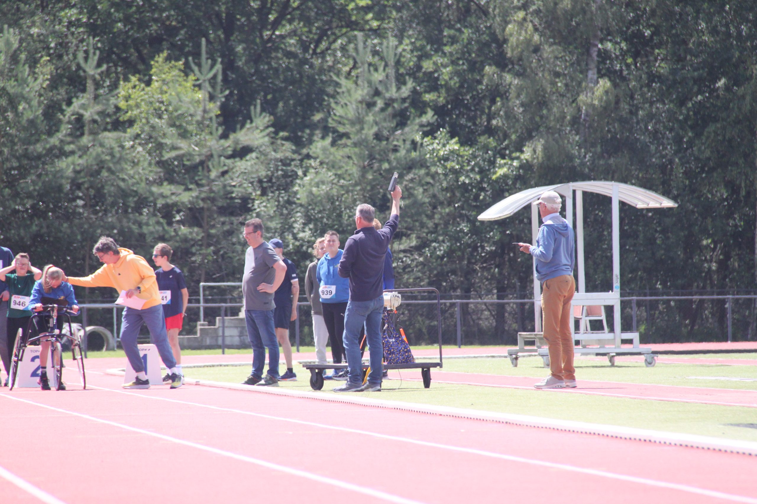 PH 10j Special Sports Rob Jansen geeft startschot door Amelie Huth